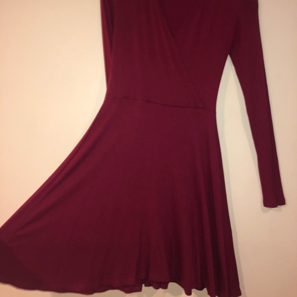 Long sleeve low v-neck skater dress - Picture 3 of 5